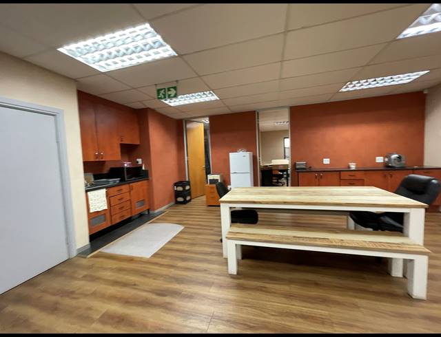 257M² OFFICE FOR SALE IN LYME PARK